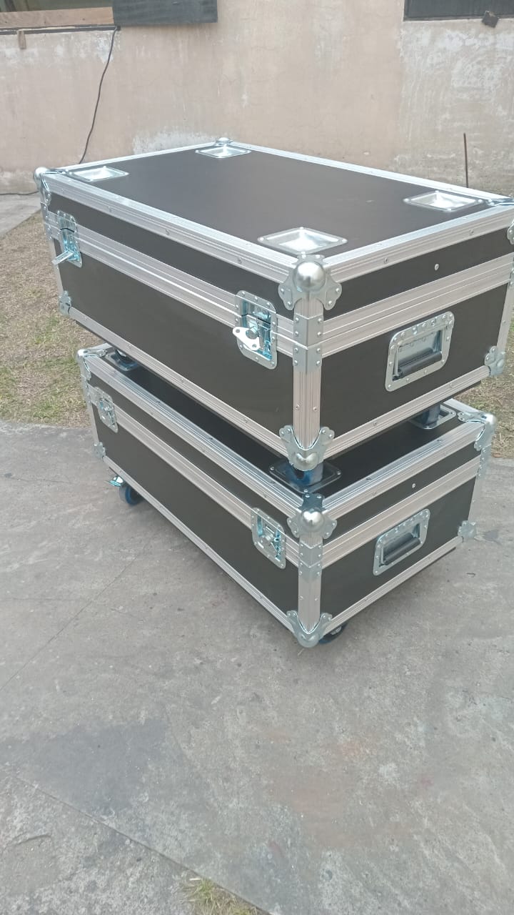 Cases para iluminación Nebula apilados fabricados por Pro Cases Argentina