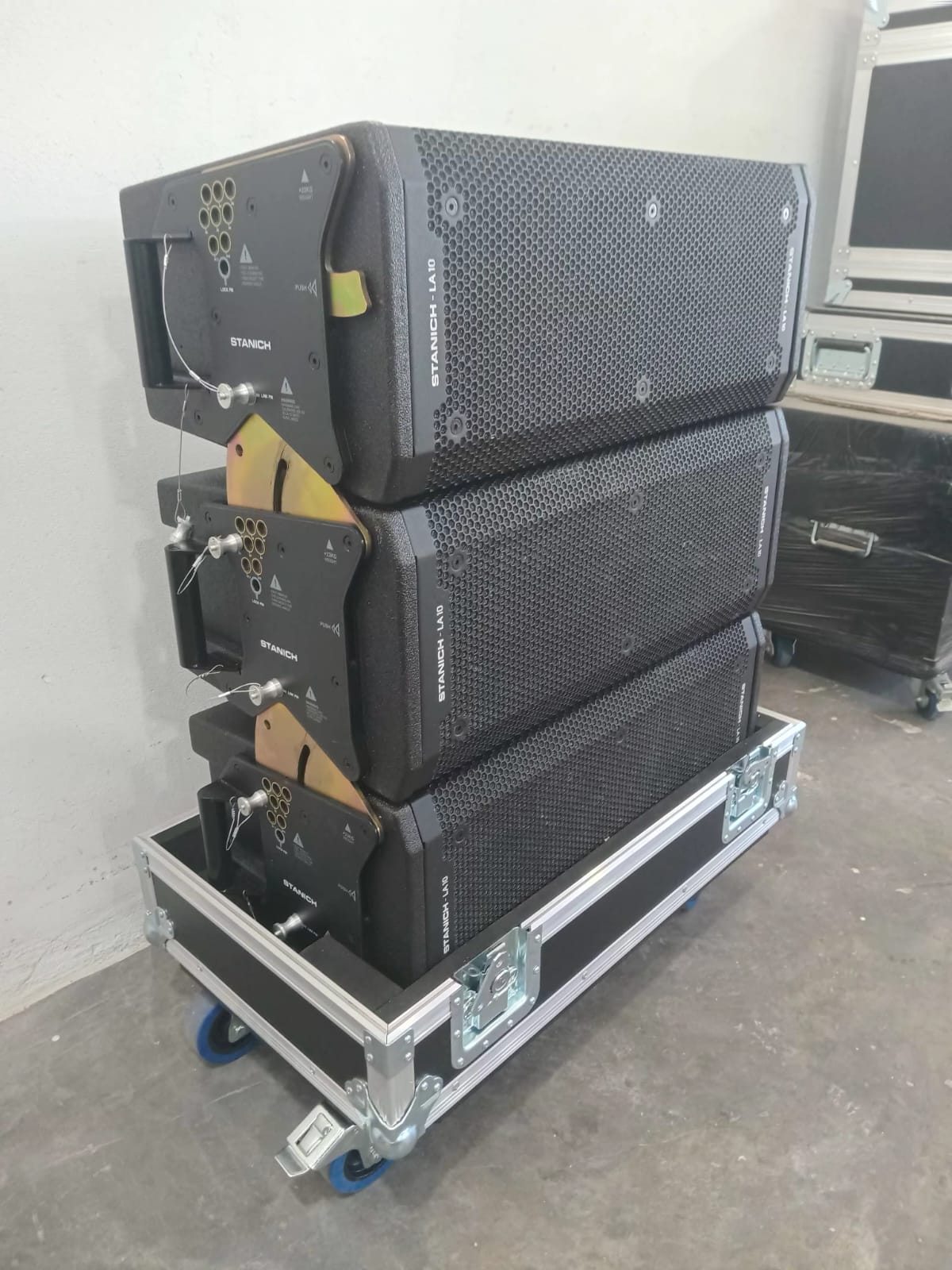Flight case para parlantes Stanich LA10 line array profesional