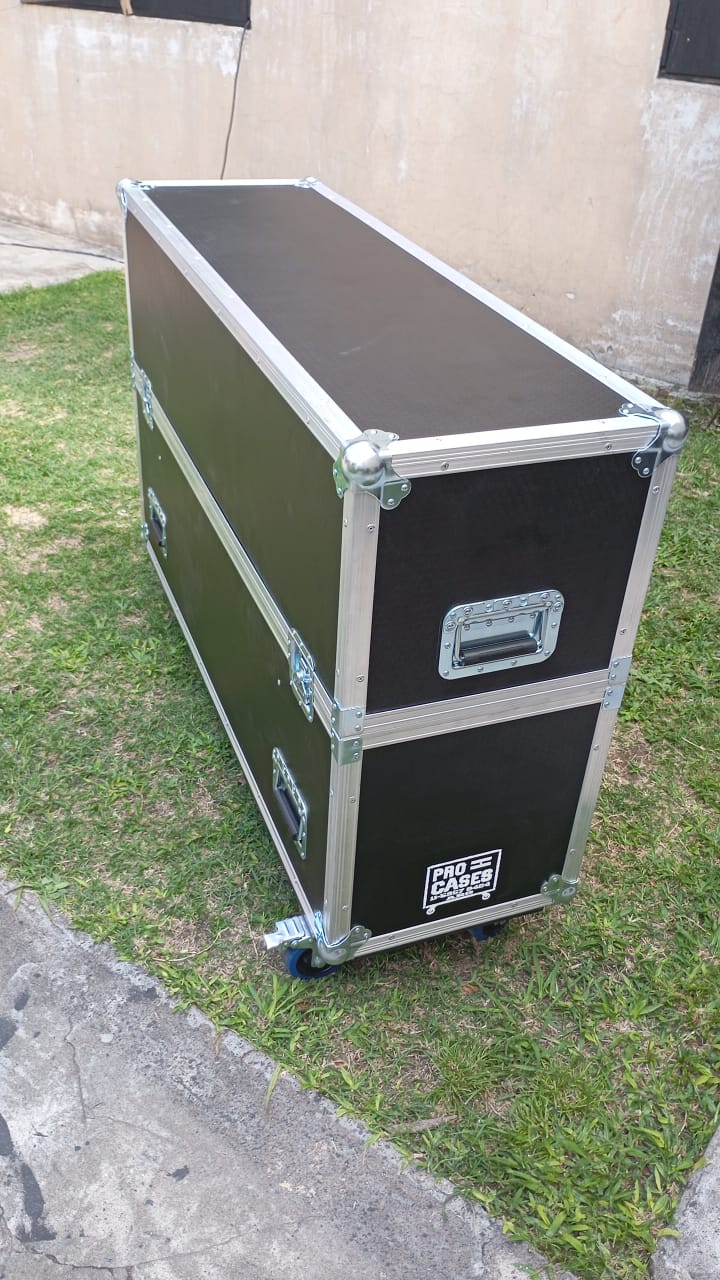 Flight case cerrado para televisores con logo Pro Cases Argentina visible